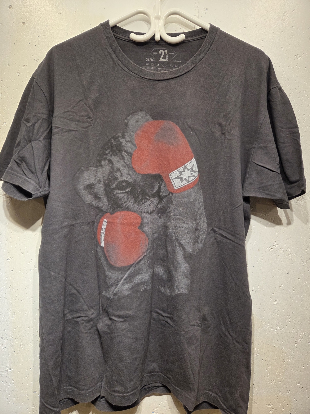 Boxing Kitty Charcoal Charcoal Gray Graphic T-Shirt (XL)